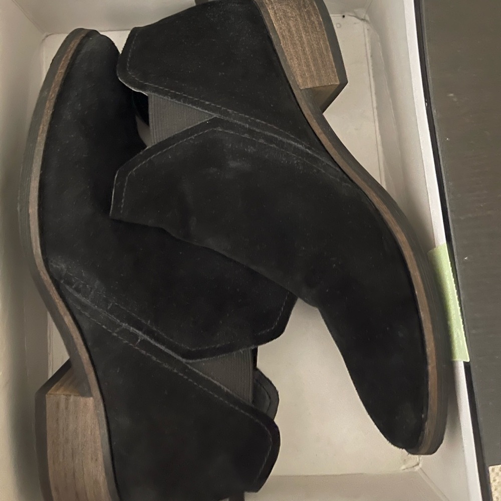 Dolce Vita
Women's Tay Suede Booties